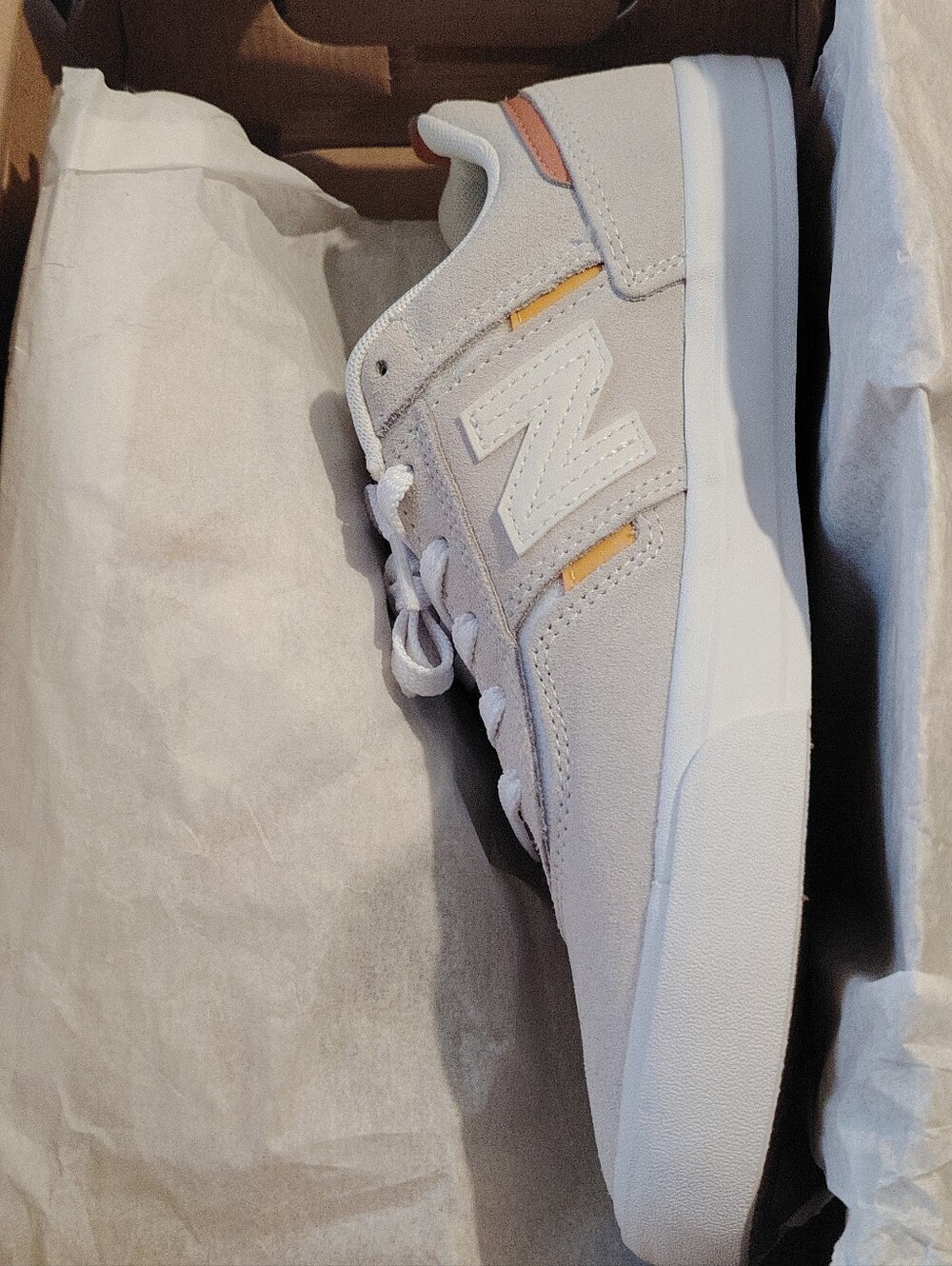 New Balance - Picture 2 of 3